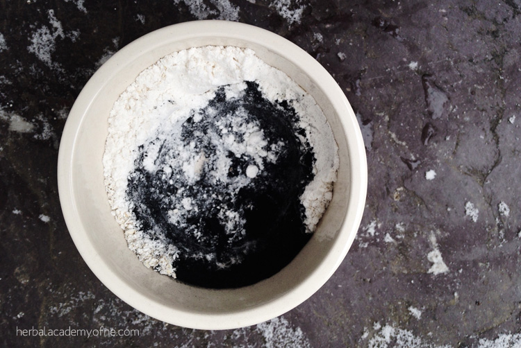 A Detoxifying Face Mask using Charcoal and Bentonite Clay