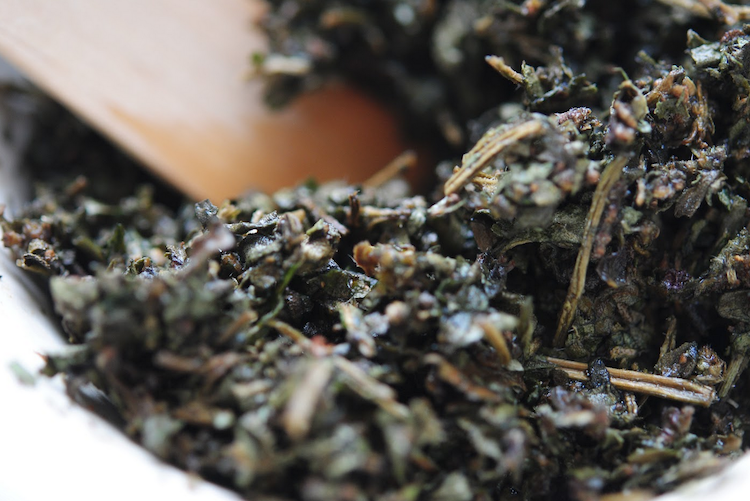 Using Dried and Fresh Herbs in Topical Applications