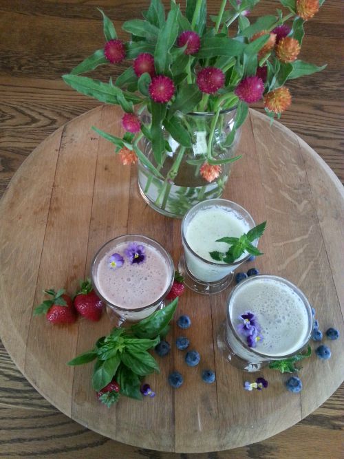 Refreshing Basil and Mint Smoothie Combinations