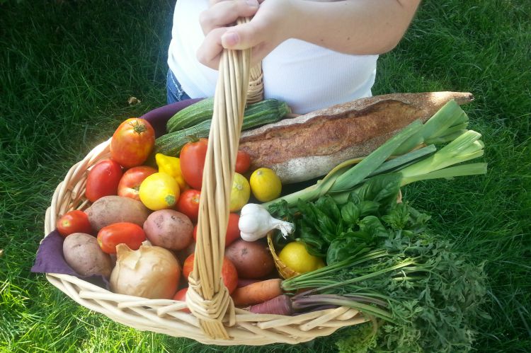 Farm Stand Minestrone With Pesto Crostini: Veggies for soup