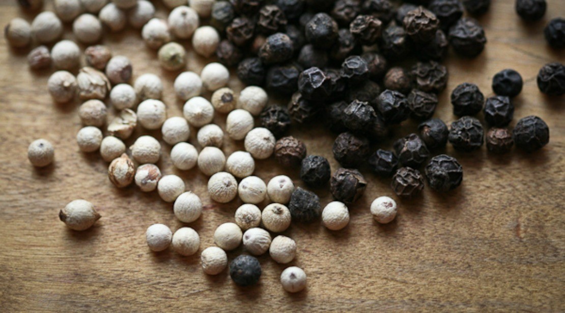 https://theherbalacademy.com/wp-content/uploads/2014/08/HANE-Black-Pepper-1110x616.jpg