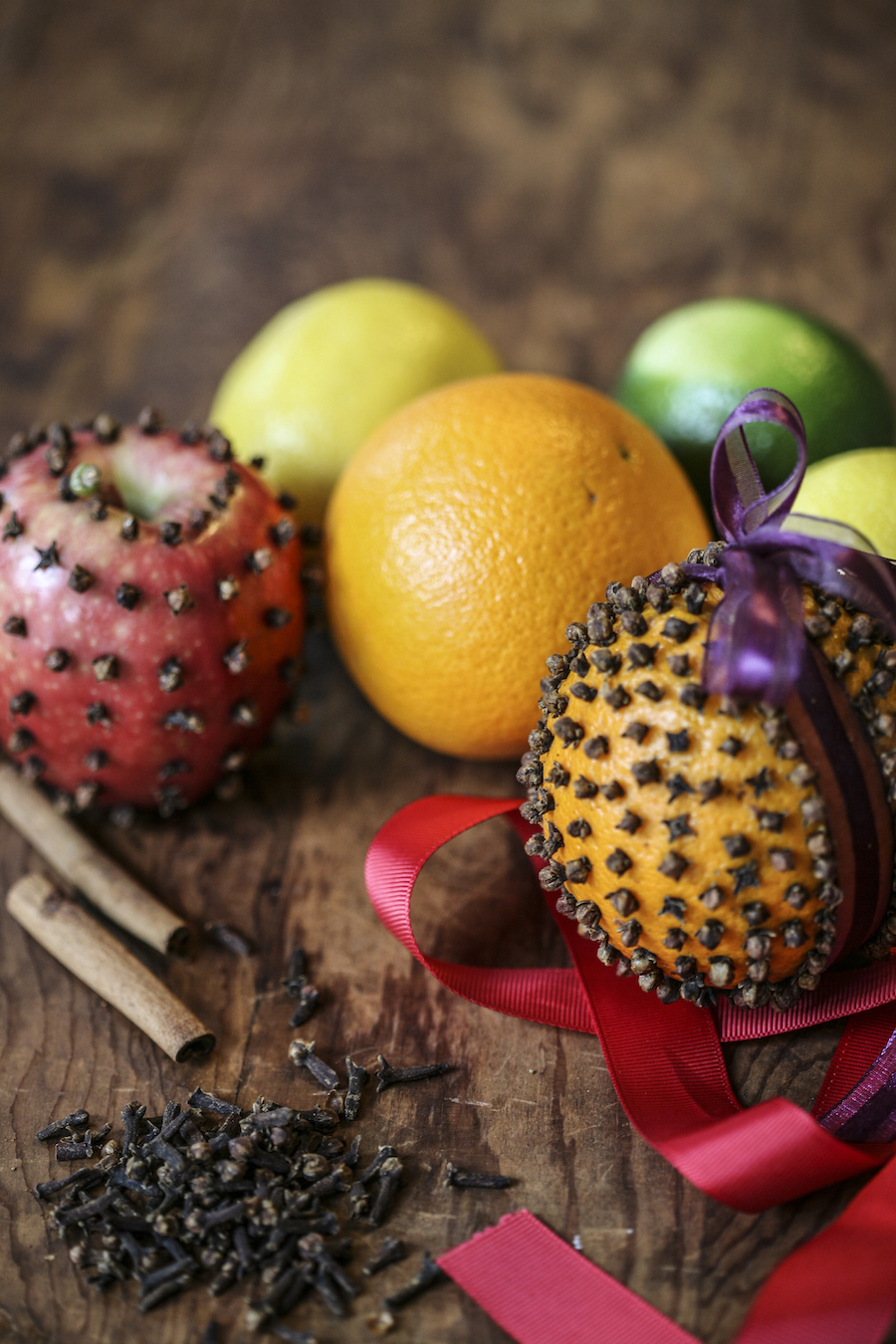 Clove Pomanders: An Old Fashioned Holiday Favorite | Herbal Academy | Celebrate the season and decorate your home naturally with homemade clove pomanders. 