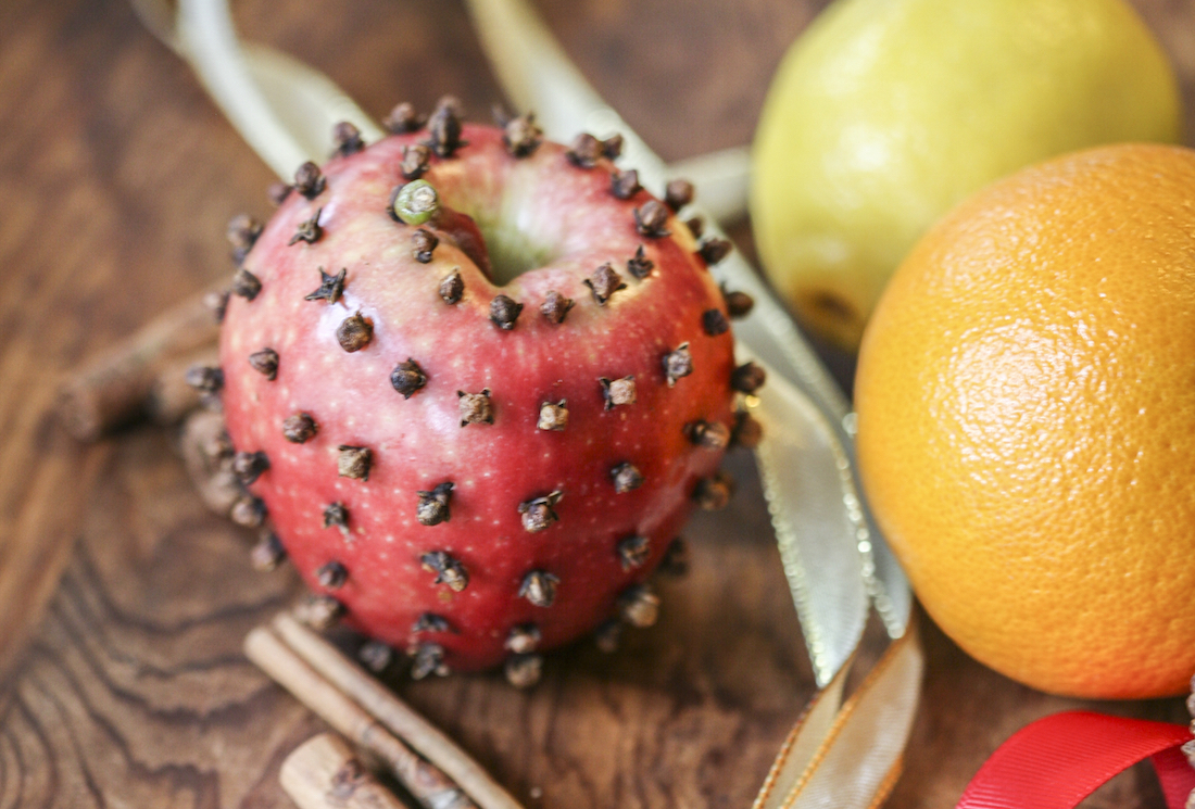 Clove Pomanders: An Old Fashioned Holiday Favorite | Herbal Academy | Celebrate the season and decorate your home naturally with homemade clove pomanders. 