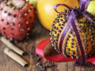 Clove Pomanders: An Old Fashioned Holiday Favorite | Herbal Academy | Celebrate the season and decorate your home naturally with homemade clove pomanders.