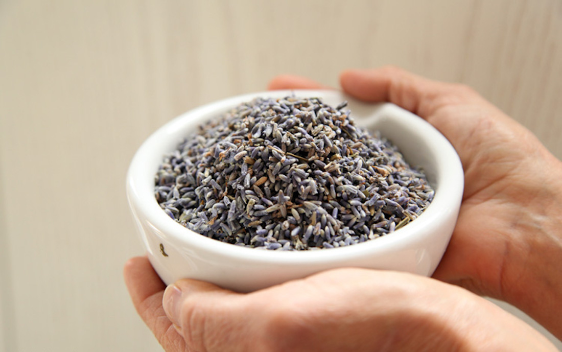 dried lavender in a bowl