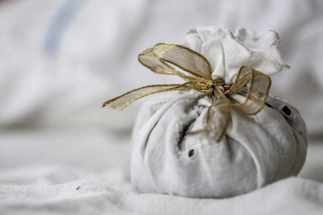 Lavender Sachets and Dream Pillows | Herbal Academy | Discover how to craft your own lavender sachets and dream pillows, and share the pleasure of lavender with others this holiday season!