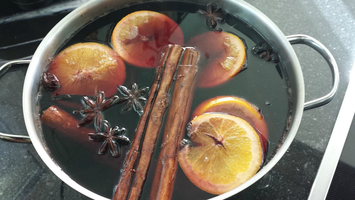 https://theherbalacademy.com/wp-content/uploads/2016/12/mulled-wine-972827_1280.jpg