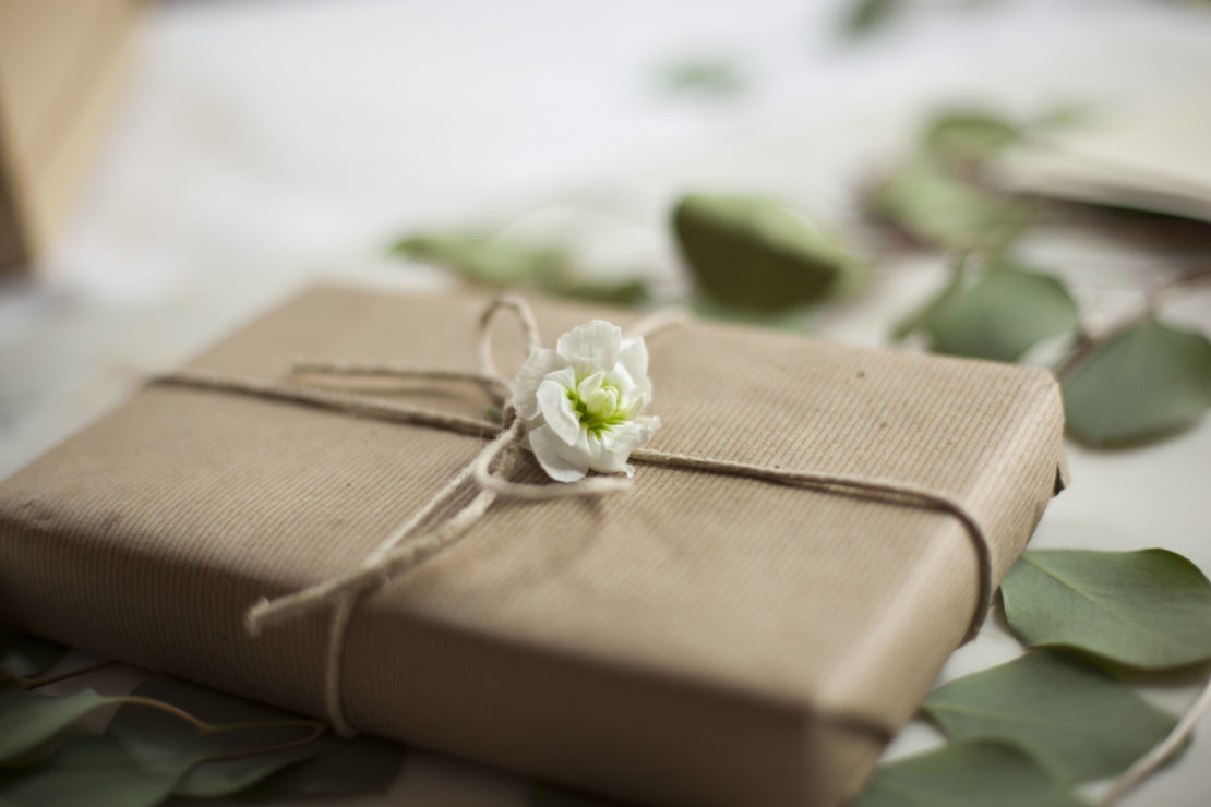 11 DIY Herbal Wedding Favors To Gift To Guests | Herbal Academy | Looking for the perfect favors for your wedding? Try your hand at one of these DIY herbal wedding favors for your guests.