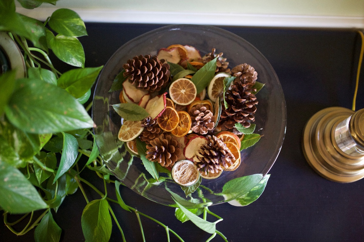 Festive Non-Toxic Ways to Get Rid of Kitchen Odors this Holiday Season