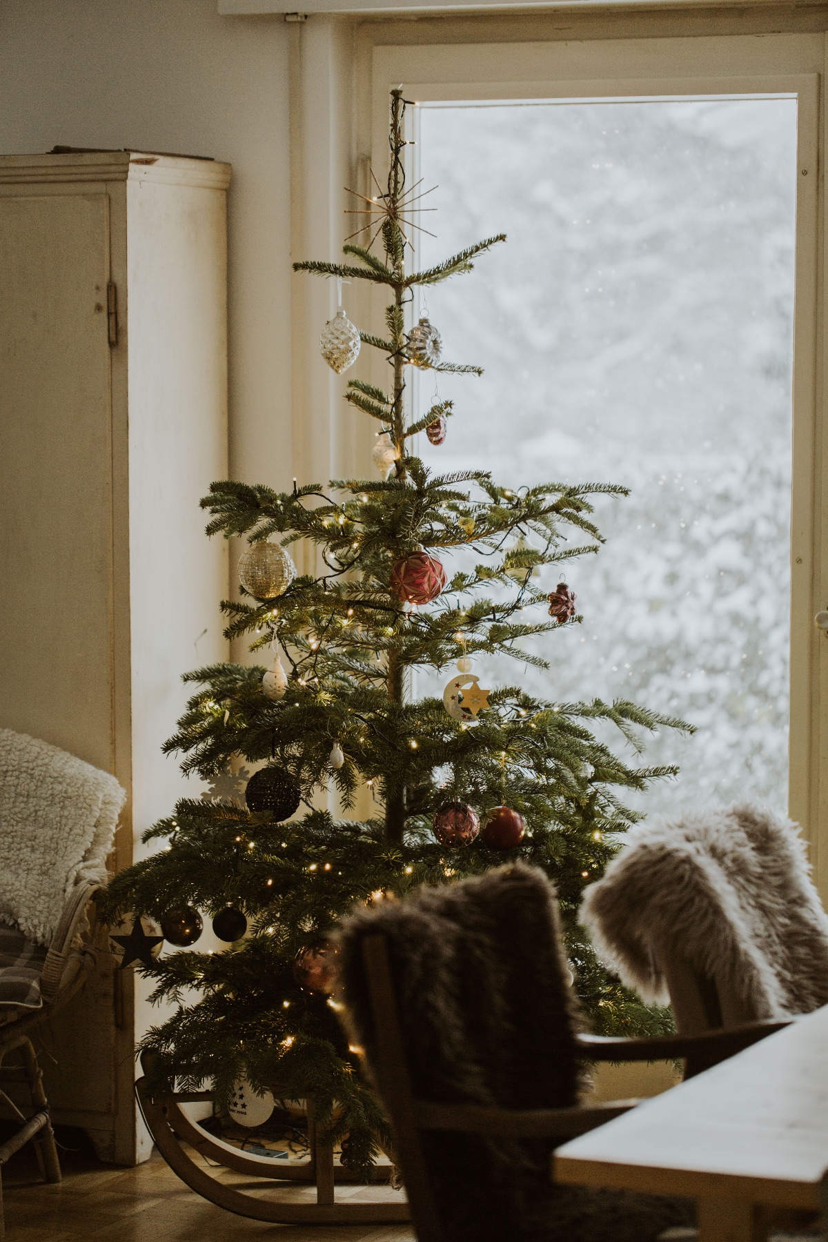 5 Ways to Make Your Home Smell Good for the Holidays | Herbal Academy | Make your home smell good this holiday season without having a negative impact on your health. Here are 5 safe and natural ideas to get you started!