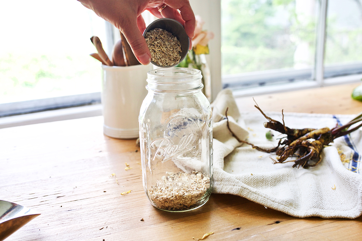 How to Make a DIY Autumn Root Tonic