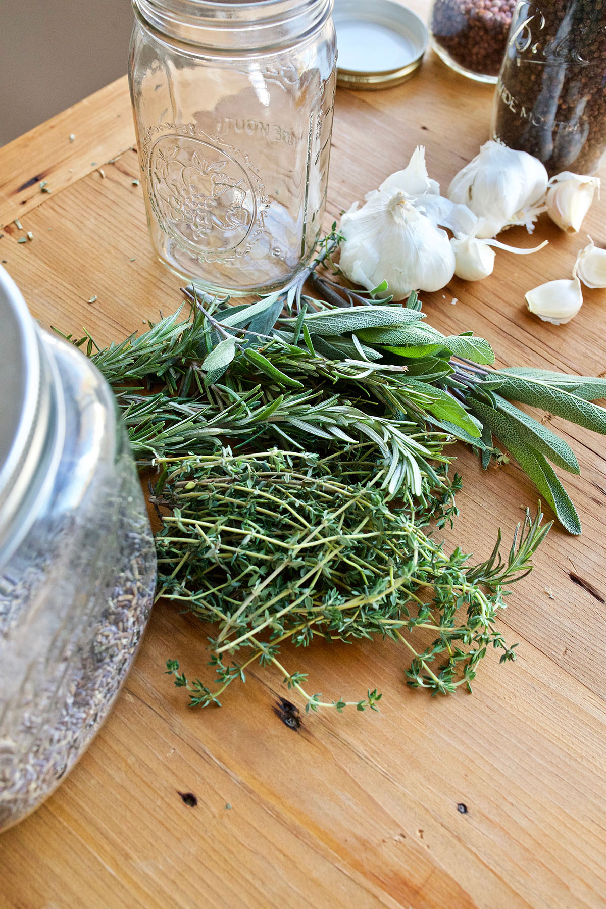 ingredients to make a vinegar blend