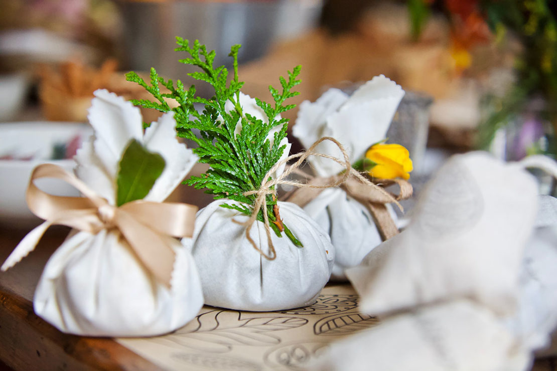 8 Ideas to Create a Natural Holiday Home | Herbal Academy | Learn how to use beautiful botanicals and herbal crafts in the natural holiday home to add a special element to the season that is reminiscent of the past.