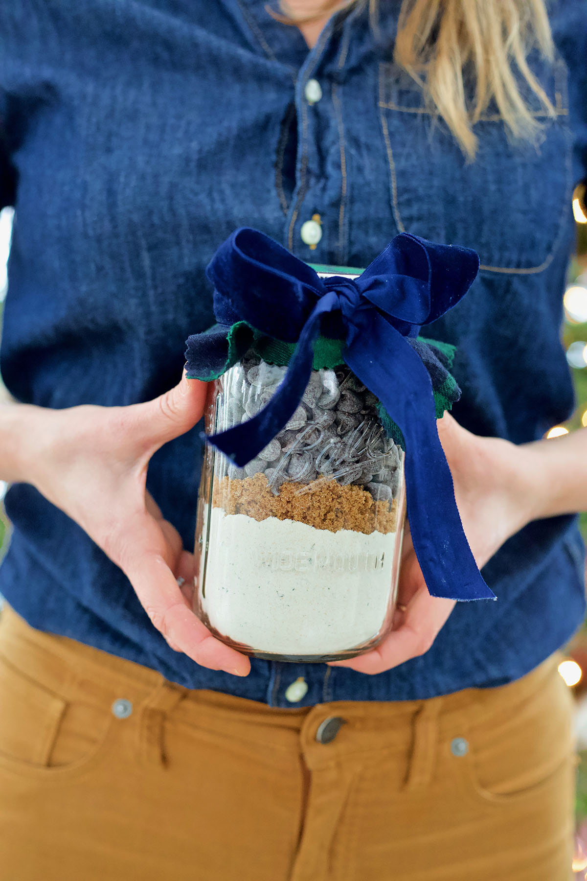 4 DIY Edible Herbal Gifts To Make At The Last Minute | Herbal Academy | For last-minute gift making, create edible herbal gifts such as delicious salts and sugars and yummy treats like electuaries and herbal cookies-in-a-jar.