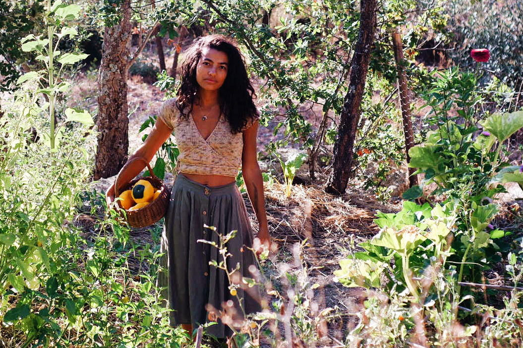 Student Feature: Cat Seixas (@TheOliveTreesAndTheMoon) | Herbal Academy | In the first installment of our Student Feature Series, we chatted with Cat Seixas (@TheOliveTreesAndTheMoon) about how herbalism has impacted her life.