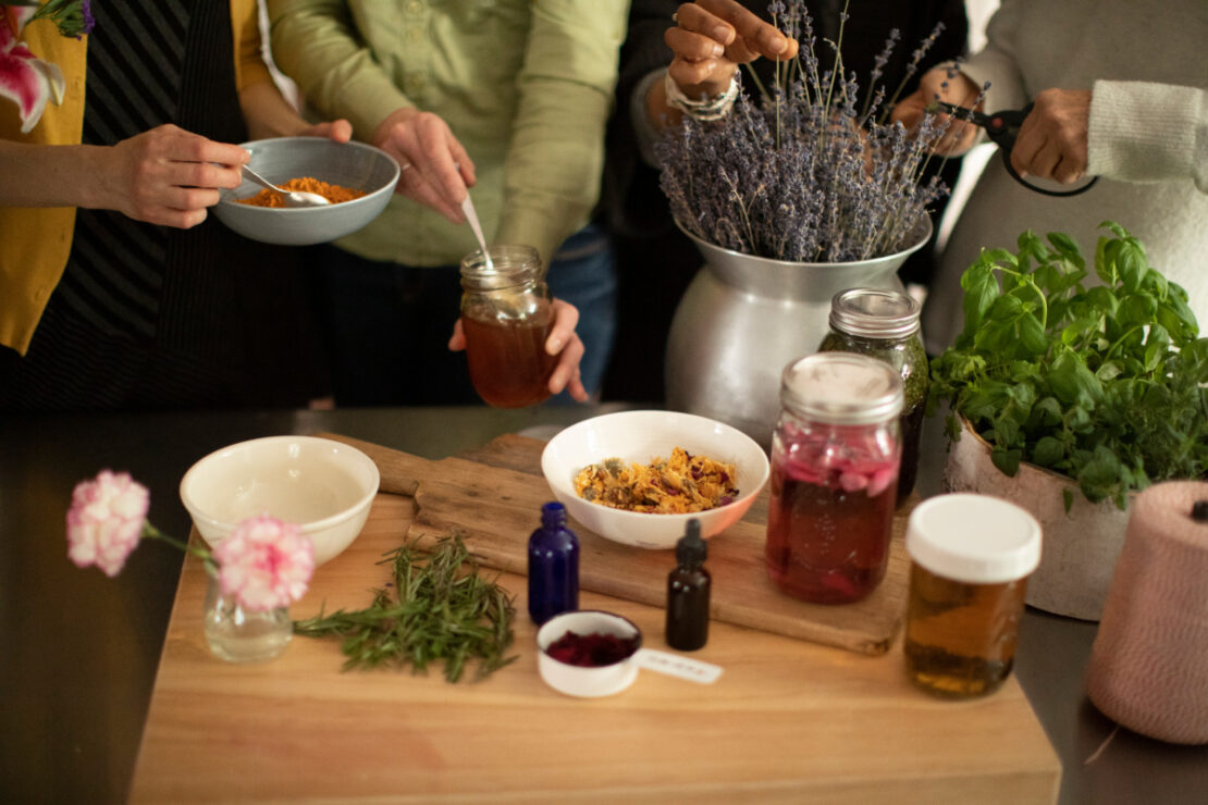 Community Herbalism: 3 Ways to Make it More Accessible | Herbal Academy | You’re ready to put community herbalism back into your practice but don’t know where to start? Here are 3 ways to make it more accessible.