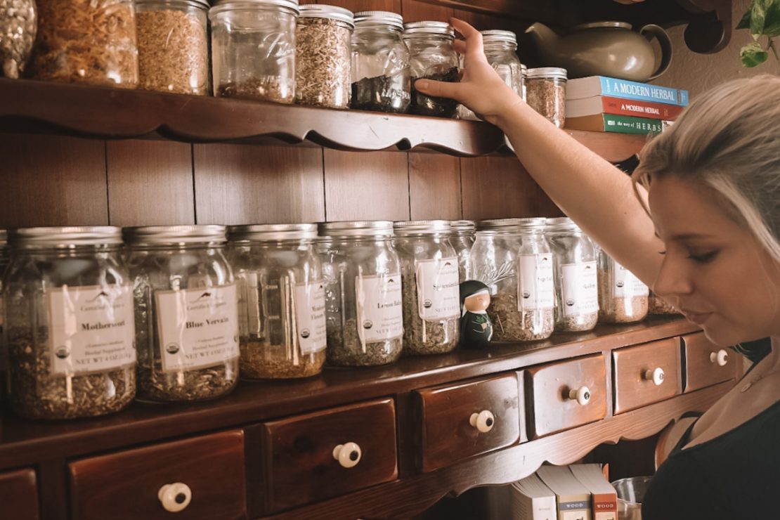 Student Feature: Caitlin @TheLocustsandHoney | Herbal Academy | For the ninth installment of our Student Feature Series, we spoke with herbalist and blogger Caitlin Frazier, who writes at Locusts & Honey.