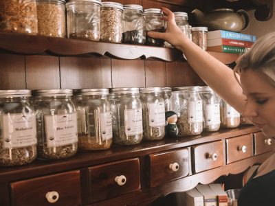 Student Feature: Caitlin @TheLocustsandHoney | Herbal Academy | For the ninth installment of our Student Feature Series, we spoke with herbalist and blogger Caitlin Frazier, who writes at Locusts & Honey.