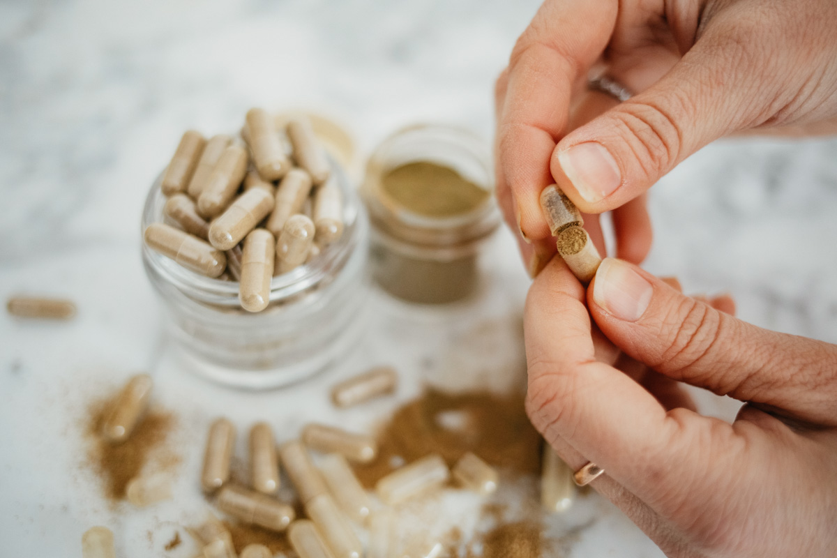 filling capsules with powdered herbs