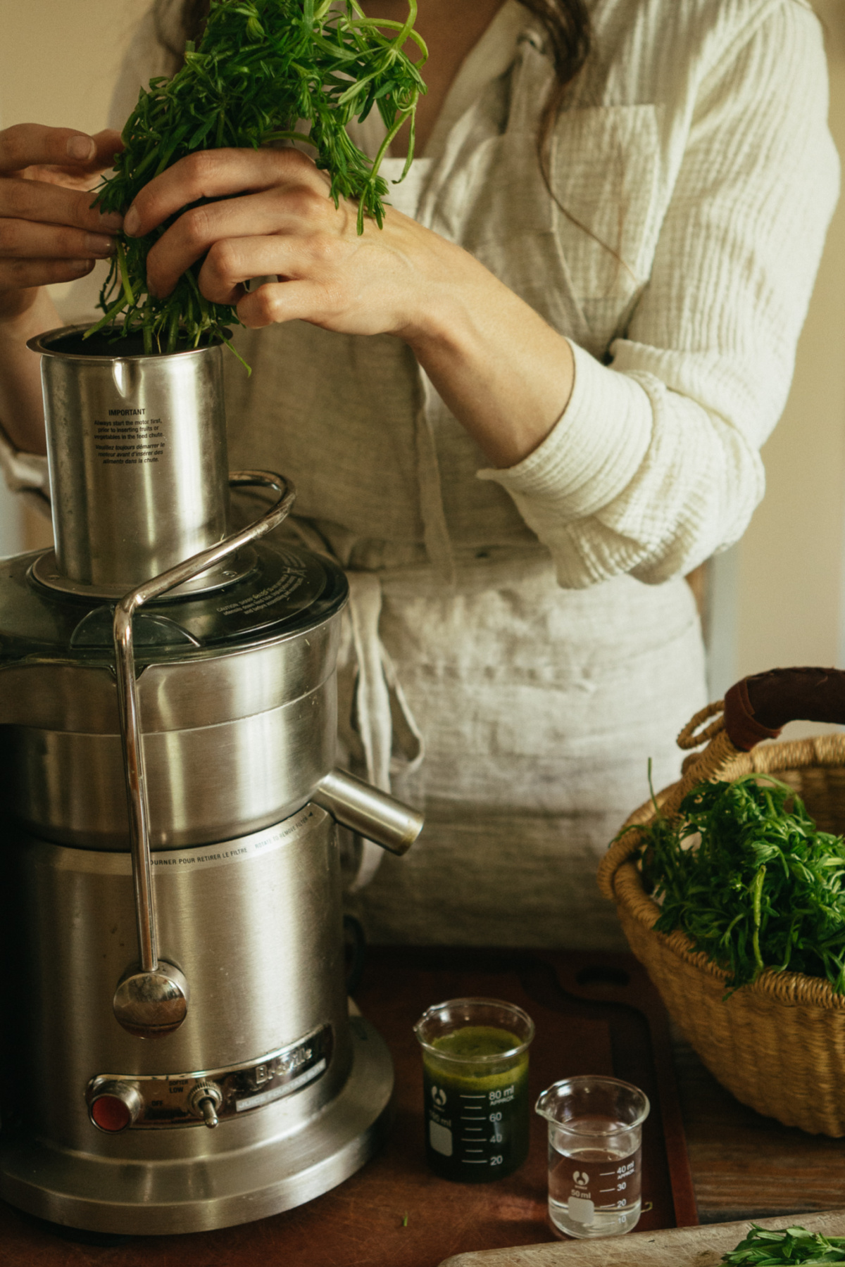 juicing clevers to make a succus