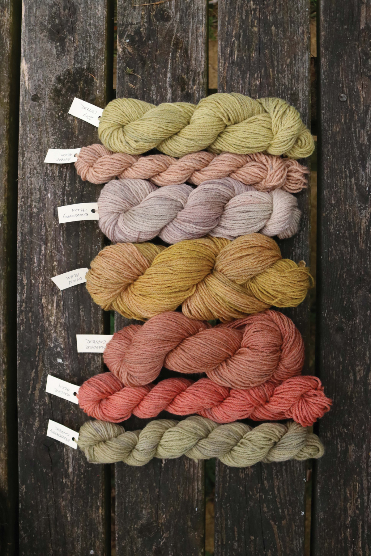 different colors of fabric using natural dyes