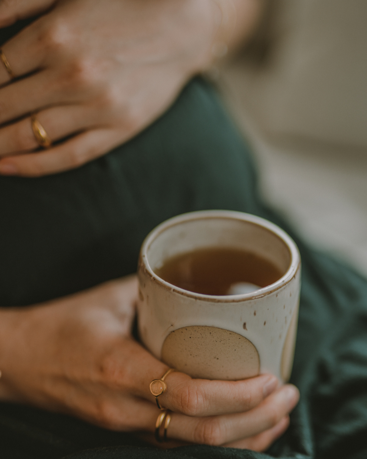 pregnant woman holding a cup of pregnancy tea