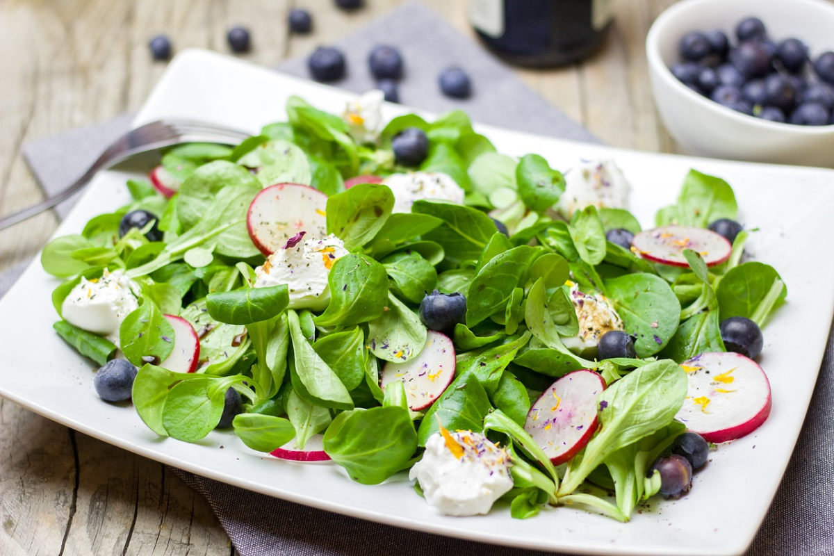 salad with radishes and blueberries