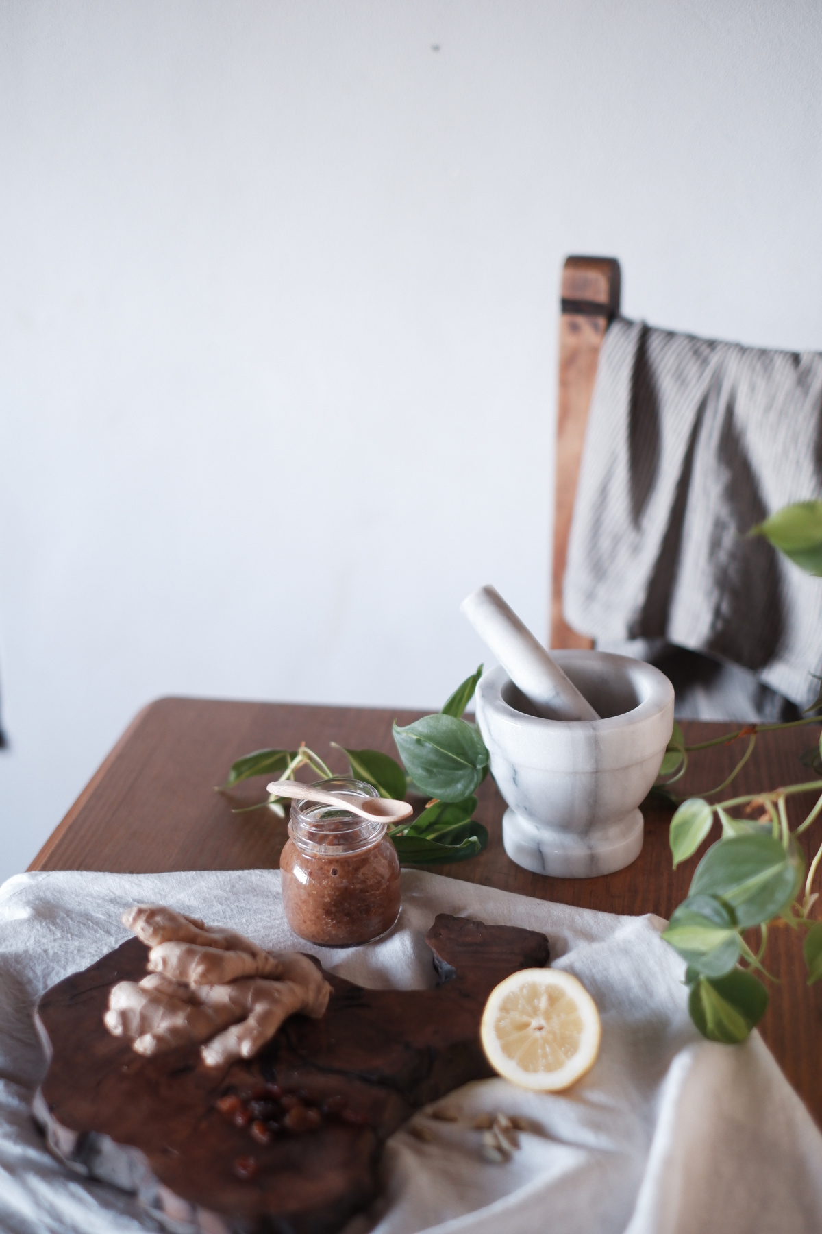 ingredients to make red chutney