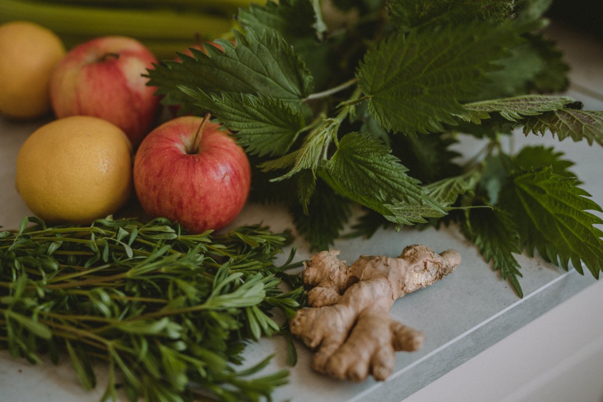 ingredients to make a green juice