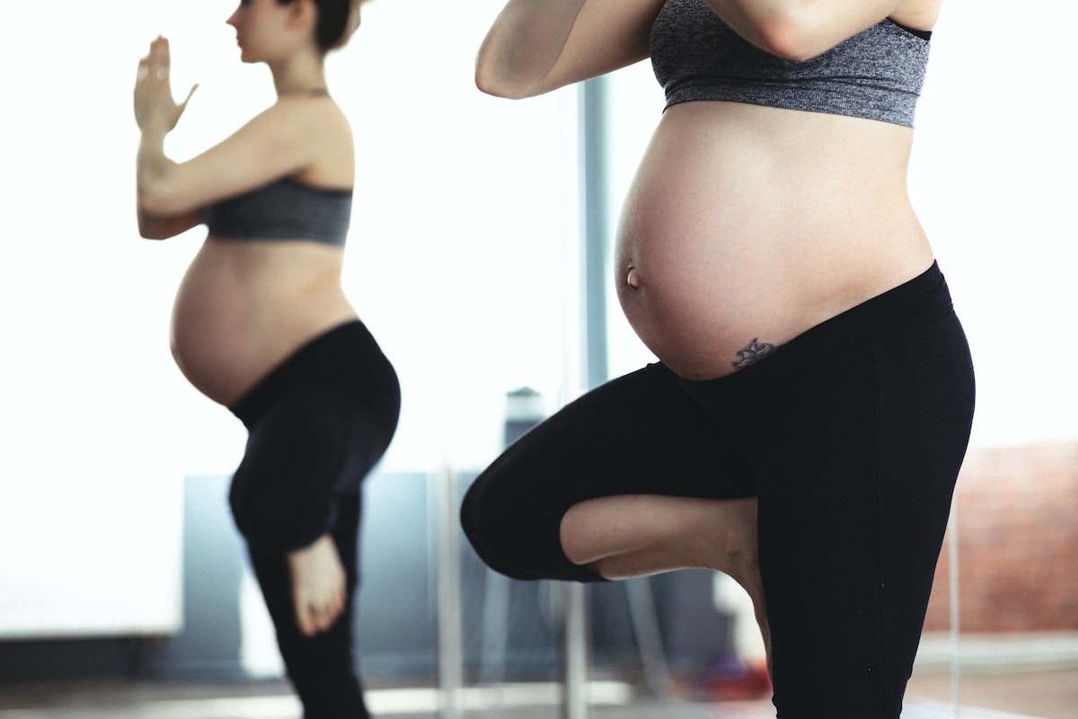 pregnant women excercising