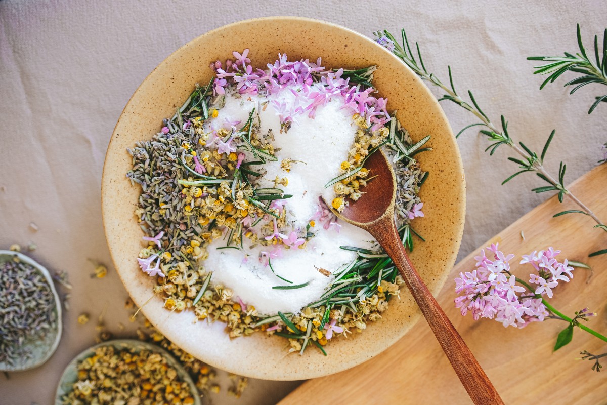 How to Make Floral Bath Tea with Epsom Salts