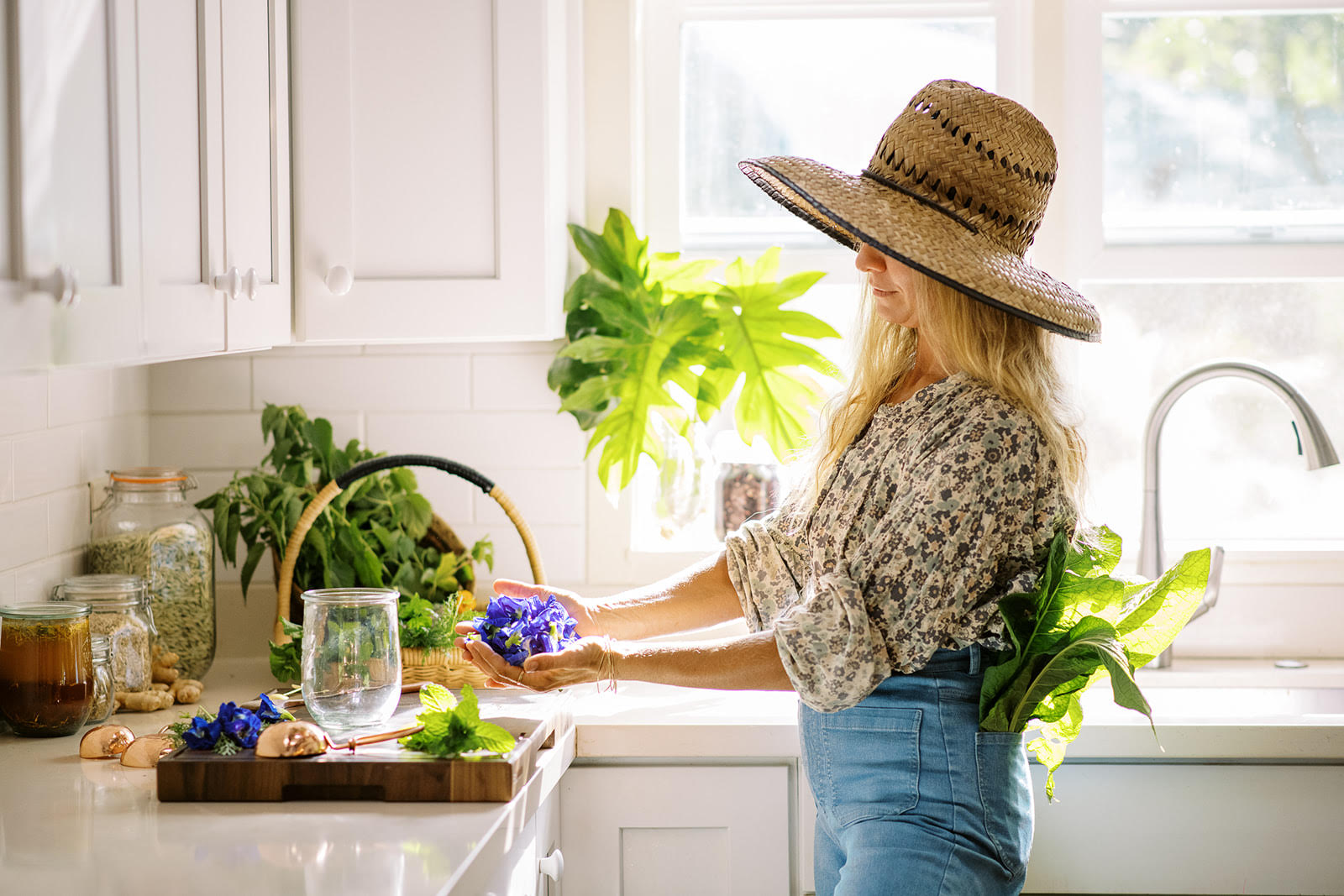 Herbal Academy Student Feature: Jess Bergeron (@jkb.journal) by Herbal Academy