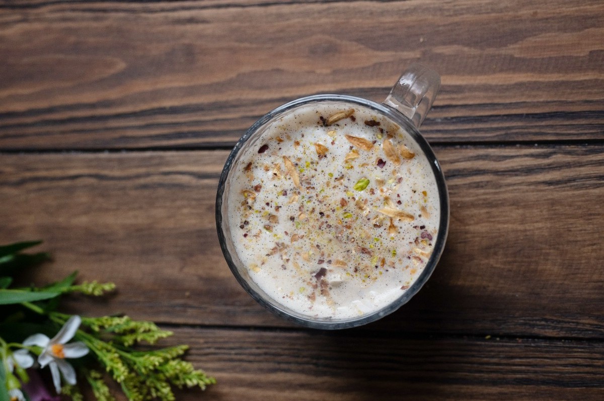 close up of orange blossom latte in a glass mug