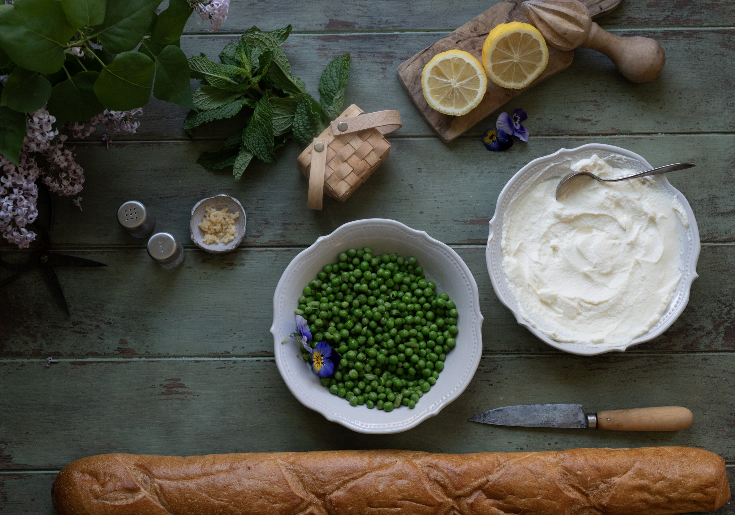 ingredients to make pea and mint crostini