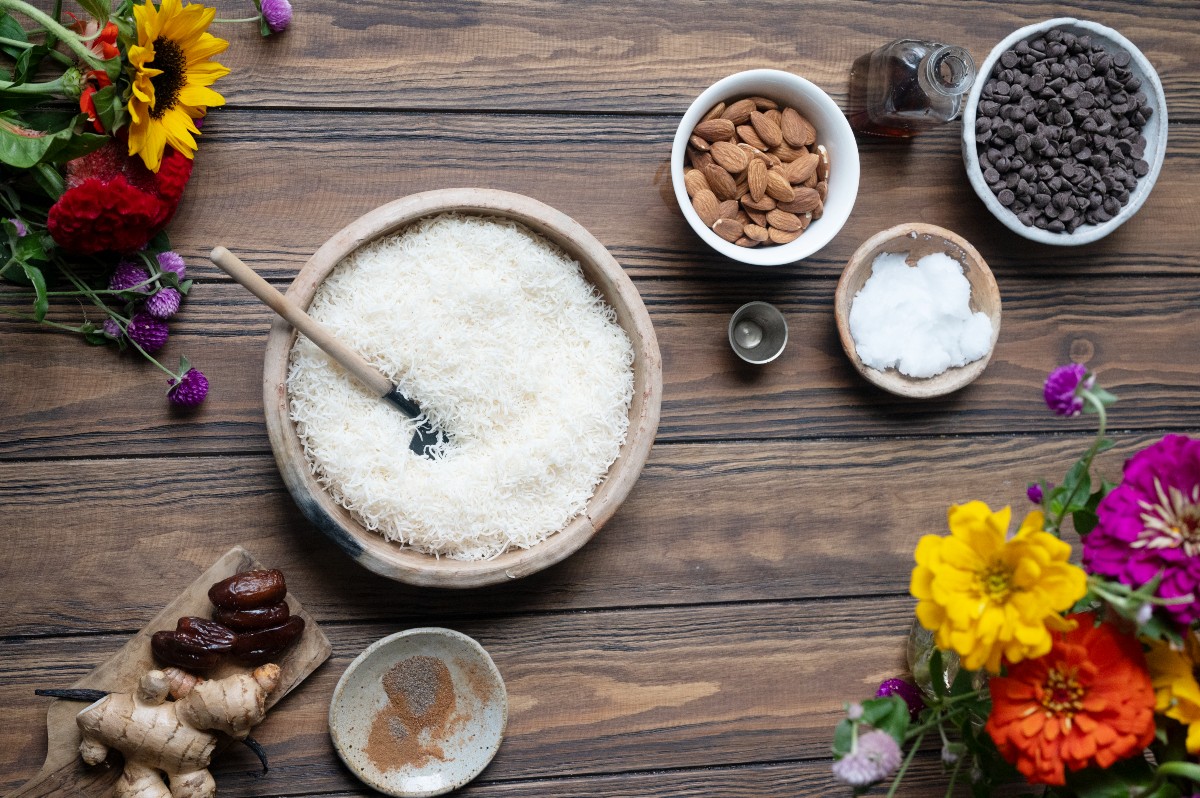 ingredients to make almond candy bars
