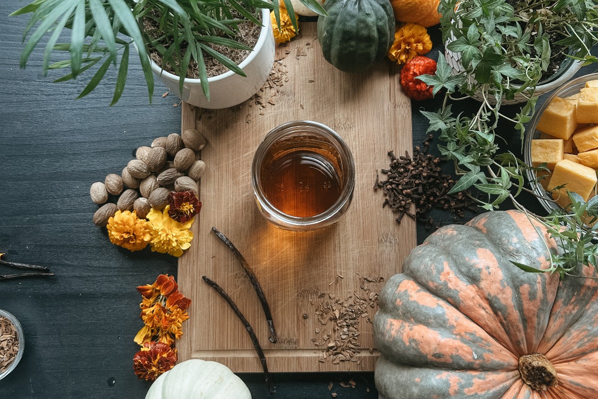 Pumpkin Spice Tincture in a jar with ingredients around it